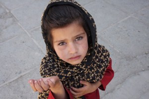 Afghan_girl_begging